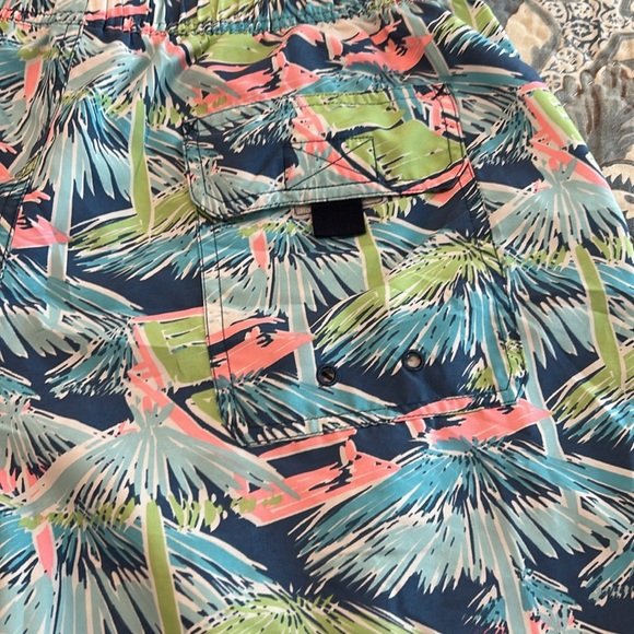 Vineyard Vines tropical swimsuit, Size Large - Picture 2 of 7